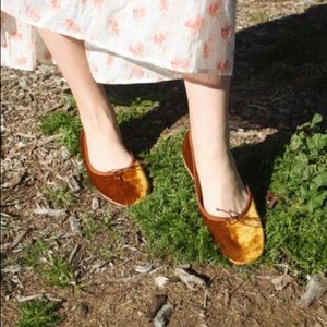 Doen Ballerina Slipper in Amber, size 36.
